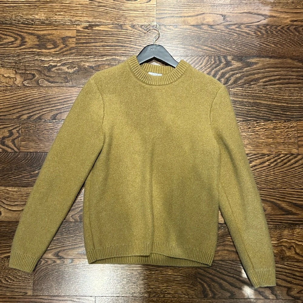 Cos Jumper 100% wool size small
Crew neck